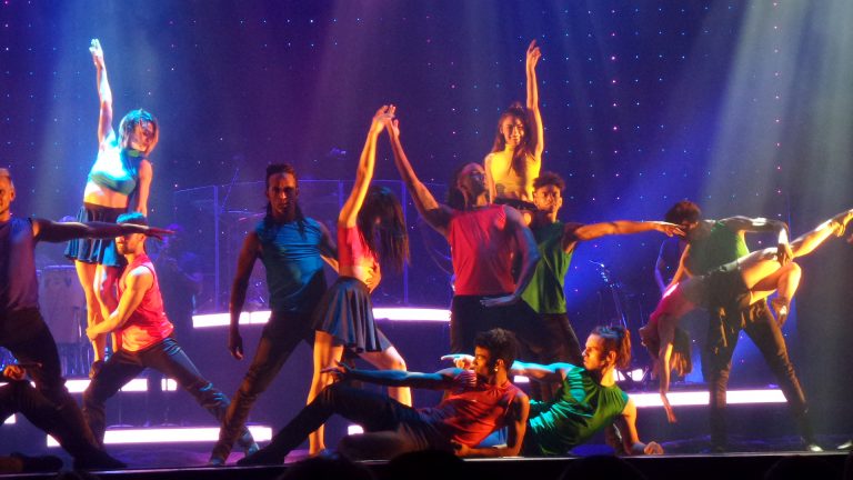 Eine sensationelle Augenweide! Das kubanische ,Ballet Revolución‘ macht aus modernem Tanz, Ballett und Street Dance einen bildschönen, bewegten Mehrwert