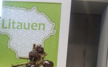 Ein Ameisenhaufen. Gut besuchte Grüne Woche in Berlin, deutschschweizer Dialekt, litauische Leckereien und ein Besuchstipp litauischer "Ameisenhaufen": Verköstigung für jedermann am Litauenstand der Grünen Woche IGW