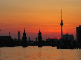 Ein Sommerfest auf einer Insel in der Spree Berlin
