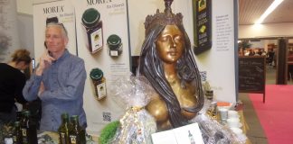 Marktplatz Streetfood ist=? Internationale Grüne Woche, Halle 12: Von Aal bis Öl, von Schlagsahne bis Sticks