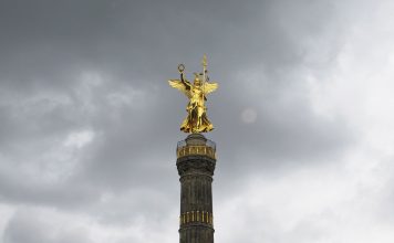 Der Himmel über Berlin in 4K – Ein Kultfilm feiert Weltpremiere auf der Berlinale Die Siegessäule in Berlin.