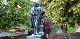 Revolutionär oder Nationalheld – Das Eisenacher Bachhaus zeigt äußerst unterschiedliche Büsten des Komponisten Johann Sebastian Bach.