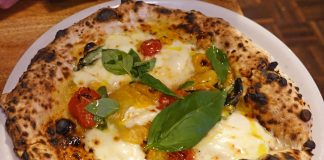 Fotoreportage: Pizza Napoletana im Ristorante Malafemmena in Berlin Pizza Napoletana im Ristorante Malafemmena in Berlin.