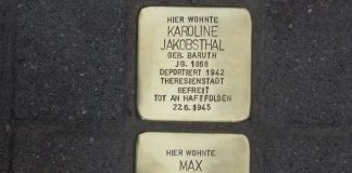 Geschichte auf dem Bürgersteig – Ein Flohmarktfund führte dazu, dass Rüdersdorf bei Berlin nun seine ersten Stolpersteine hat Stolpersteine in Rüdersdorf bei Berlin.