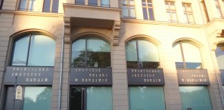 Berlinalefilm siegt bei Filmpolska: „Wieża. Jasny dzień.“ von Jagoda Szelc Fassade des Polnisches Kulturinstituts, Burgstraße 27 in Berlin-Mitte