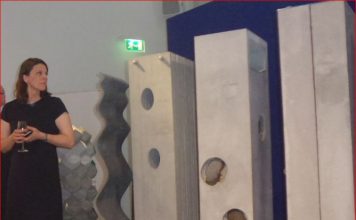 Beton schmeckt. „Taste of Cement“: Filmpremiere in Berlin mit Regisseur Evolution of Concrete, Beton der Firma Cemex in einer Ausstellung in der mexikanischen Botschaft Berlin Frühjahr 2018