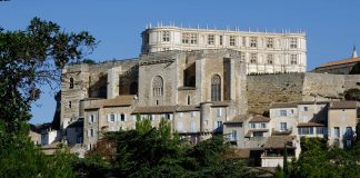 Berühmte Briefe an die tumbe Tochter oder Die Gräfin von Grignan – Madame de Sévigné, die Edelfeder des französischen Hochadels Château de Grignan