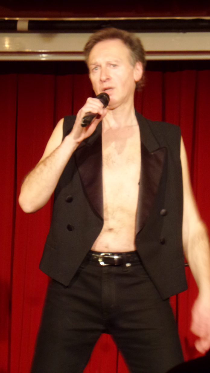 Rainer Anton Niedermeier im April 2018 im Roten Salon der Volksbühne in Berlin-Mitte
