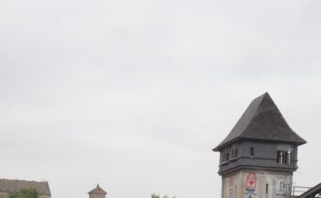 Tropical Island. AFFB mit Kunstmesse, Designermarkt und Livemusik – erst das Essen, dann die Kultur Festgelände Stralauer Straße 1 am rechten Spreeufer gegenüber des S-Bahnhofs Treptower Park.