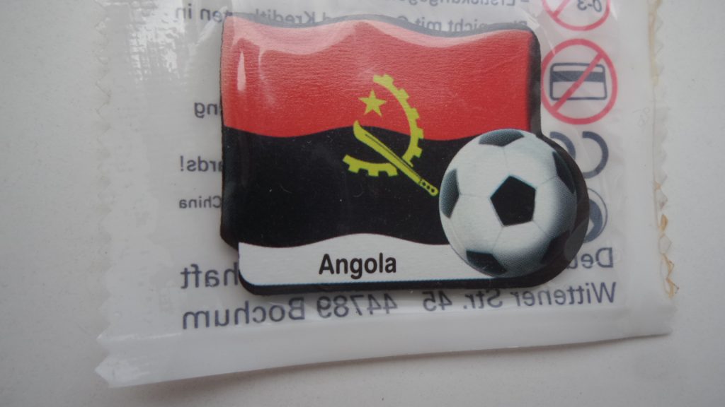 Kühlschrankmagnet Angola, Sammelzugabe einer Tankstelle aus dem Jahr 2006 (WM). Afrikanisches Land