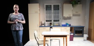 „GAS, Plädoyer einer verurteilten Mutter“ bei den Berliner Autorentheatertagen 2018 Fania Sorel in „GAS, Plädoyer einer verurteilten Mutter“.