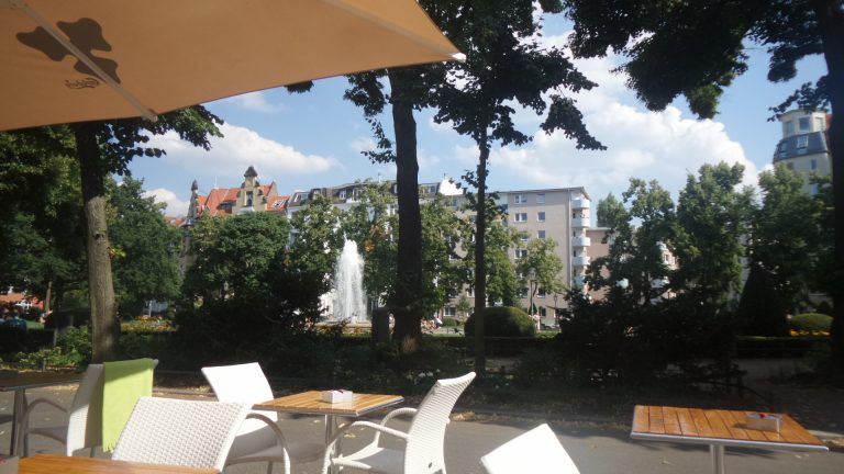 Uruguay sehen und leben. Das New Montevideo zeigt alle WM-Spiele im Terrassengarten mit Fontänenblick