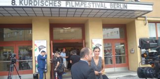 Armenien liegt in Kurdistan. Reihe mit armenischen Filmen auf dem 8. KFF in Berlin Zübeyde Bulut und ein Freund von Yilmaz Güney auf dem roten Teppich vor dem Babylon