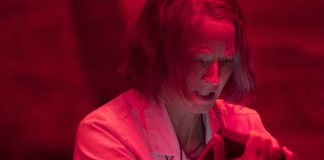 Fotoreportage: Jodie Foster führt als alleinunterhaltende Oberärztin mit Mount Everest als Gehilfen im Film „Hotel Artemis“ durch L.A.s Club-Krankenhaus für Kriminelle aller Couleur Szene aus dem Film "Hotel Artemis" von Drew Pearce.