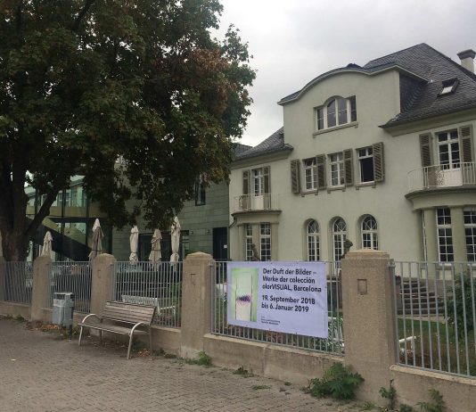 Photographien von Herbert Hoffmann und anderen – Zur Ausstellung „Unter die Haut. Tattoos im Blick“ in den Opelvillen in Rüsselsheim Die Ausstellung "Der Duft der Bilder" in den Opelvillen Rüsselsheim.