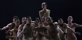 „Your Passion is pure joy to me“ von Stijn Celis und „Half Life“ von Sharon Eyal und Gai Behar in der Komischen Oper in Berlin "Half Life" von Sharon Eyal und Gai Behar.