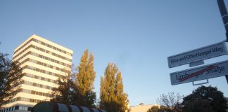 Ratlos Wedding? Wird am Rathaus herumgehampelt? Bezirk Mitte gebiert neuen Platz an Leo und Müllerstraße: das Rathausumfeld