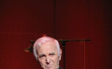 Charles Aznavour „mit diesem Timbre von Sand und Rost“ – „Emmenez-moi“ Charles-Aznavour