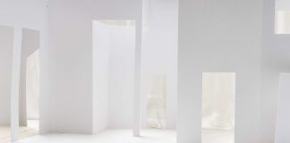 Ganz in Weiß und ohne Blumenstrauß – Zur Ausstellung „Durchdringung“ von Annika Grabold