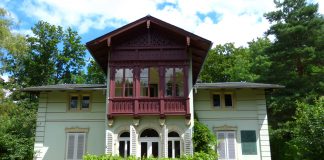 Ausstellung im Kraszewski-Museum in Dresden – Schwarz-Weiß-Fotografien von jüdischen Friedhöfen in Deutschland, Polen und der Tschechischen Republik in der Zeit von 2004 bis 2018 Kraszewski-Museum in Desden.