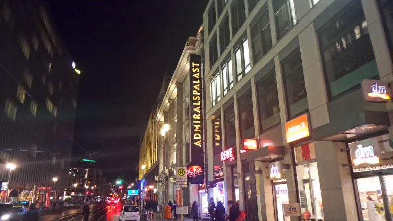 Geflasht. Flashdance erfreut bis Heiligabend die Berliner