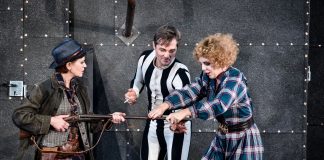 „Black Maria“ von René Pollesch am Deutschen Theater Berlin