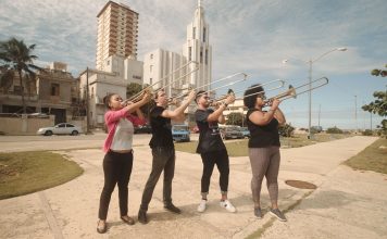 Vier Enkel erzählen – „Granma“ im Berliner Maxim-Gorki-Theater