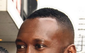 Mit Liebe gemacht. Oscars: GREEN BOOK Bester Film – mit Viggo Mortensen, Maherschala Ali Mahershala Ali, der in Green Book an 2. Stelle mitspielt. "Green Book - Eine besondere Freundschaft" zeigt filmische Parallelen zu "Ziemlich beste Freunde" mit Omar SY, einem Kassenschlager.
