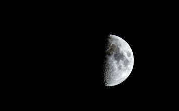 Ein Berg voller Betroffenheit und ein zunehmender Mond