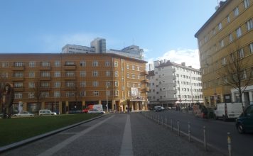 Frotzelei zum bevorstehenden Griechischen Filmfestival 2026 nach unserer Zeitrechnung in der Migrantenmetropole Berlin Kino Babylon-Mitte Nähe Alex/ Rosa-Luxemburg-Platz (U2). Architekt Hans Poelzig