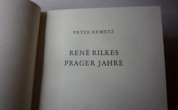 Wikipedia wird 25. Angeblich wird weltweit und das ganze Jahr lang deswegen gefeiert Titelseite von Peter Demetz' Buch über Rainer Maria Rilkes Jahre in Prag, seiner Geburtsstadt. Das Bild ist das Beitragsbild des Beitrags, der beweist, dass nicht alles im Internet steht. Auch nicht in einer Enzyklopädie wie Wikipedia, die 2021 und 2026 Geburtstag feiern will und damit die Digitalisierung weiter vorantreibt. Wikipedia wird 25 ('26).
