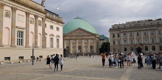 Ein Wochenende im Juni Staatsoper für alle auf dem Berliner Bebelplatz