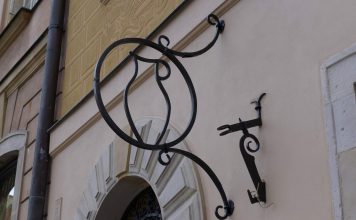 Die Nasenschilder der Warschauer Altstadt – Zeichen der Erinnerung und Zierrat