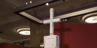 Restitution oder ein „Steinkreuz“ weniger – Deutsches Historisches Museum gibt Wappensäule vom Cape Cross an Namibia zurück