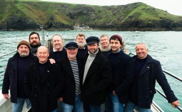 Fotoreportage: Pub und Port oder singende Fischer und trinkende Seeleute – Zum Film „Fisherman`s Friends“