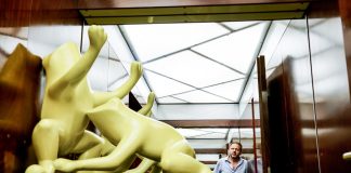 Profanes in der Provinz oder „Ausweitung der Kampfzone“ am Deutschen Theater, inszeniert von Ivan Panteleev, gespielt und gesprochen von Samuel Finzi