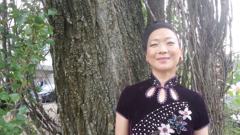 Chinesisches Tanzensemble zeigt Taiji in Berlin. Mit dabei: Julia Zhao