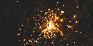 Funkenflug vom Höhenfeuer in Chur oder Kulturrevolution im Theaterdiscounter in Berlin