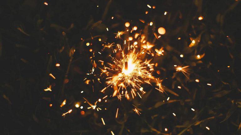 Funkenflug vom Höhenfeuer in Chur oder Kulturrevolution im Theaterdiscounter in Berlin
