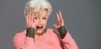 Jesus stirbt, Maria muss pinkeln und Nicole Heesters vollbringt Wunder – „Marias Testament“, umjubelt im Berliner Renaissance-Theater