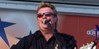 Home. If You want me to. Country-Sänger Joe Diffie starb in Nashville