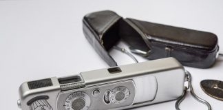 Eine Kleinbildkamera der Marke Minox für ein großes Museum – Schenkung persönlicher Gegenstände von Hannah Arendt aus der privaten Sammlung von Edna Brocke an das DHM Berlin