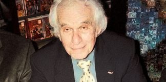 Zeichner Mort Drucker tot. Mad. Adventures. Time. Thrash-Metal. Anthrax Mort Drucker signiert Comic Book bei MAD-Magazin-Megaevent in Manhattan.