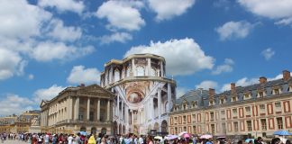 Keine Besucherschlangen, aber Keimschleudern: Seit dem Wochenende ist Schloss Versailles wieder geöffnet