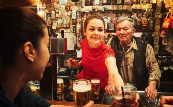 Mitten im Lene-Dreieck oder kleine Kneipen, Kinos und Kieze retten, Karten für den Kinofilm „Leif in Concert – Vol. 2“ kaufen