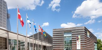 Im Felleshaus der Nordischen Botschaften in Berlin läuft die Ausstellung „The White, the Green, and the Dark“