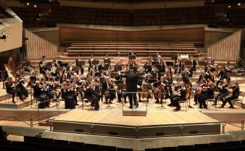 Nicht tot zu kriegen – die Berliner Symphoniker starten mit vollem Abonnementsprogramm in die neue Spielzeit – Es geht auch ohne Bundeswehr