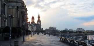 „Goldklumpen glänzen, Sterne und Geister flimmern, die Fantasie blitzt auf“ in Dresden