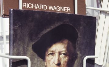 Millionen Euro für Reparatur, Renovierung und möglichst originalgetreuer Neubau des Wagner Theaters in Riga nach historischem Vorbild