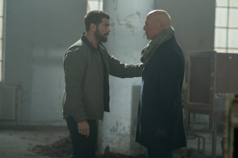 „Hard Kill“ mit Jesse Metcalfe und Bruce Willis für weiche Birnen, die Ballereien mit Blabla mögen